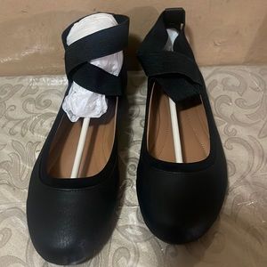 Black ballerina flat